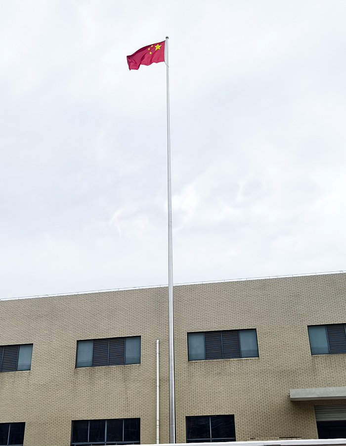 Mât de drapeau de levage électrique intelligent conique en acier inoxydable Mât de drapeau de levage électrique intelligent conique en acier inoxydable